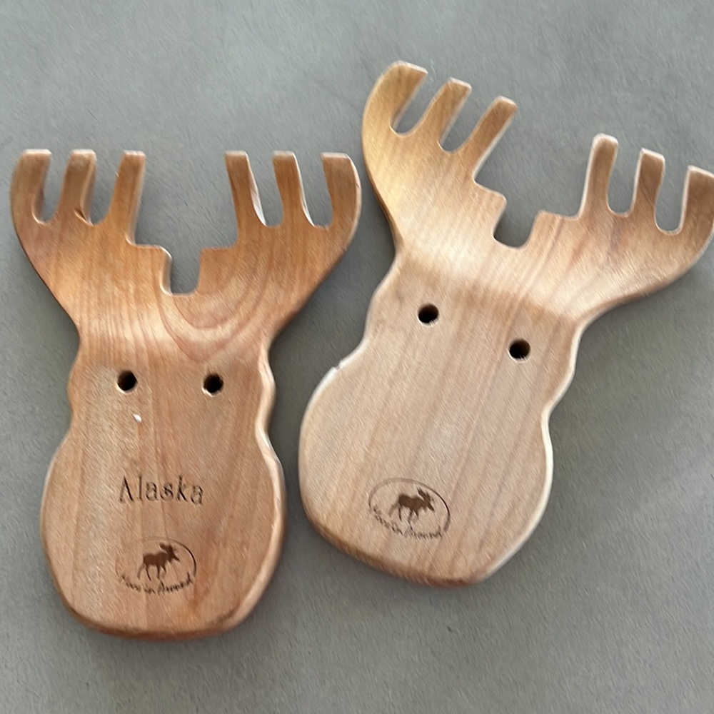 Unique wooden salad 🥗 tongs!! - Picture 2 of 4